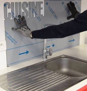 Comment poser une crédence inox ou un fond de hotte ?