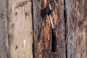 TOP 13 Best Throwing Axes & Tomahawks Reviewed 2026