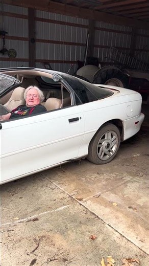 1995 Camaro V6 dual exhaust T top. Would you like it? ￼