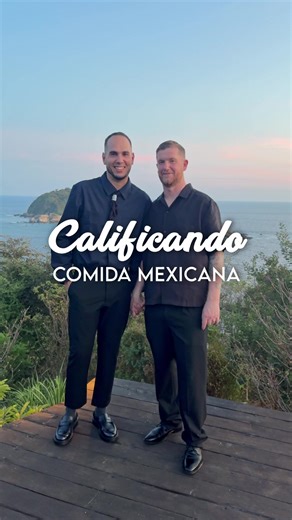 Mi esposo británico califica su comida favorita en México 🇲🇽🇬🇧 Bienvenidos al festín de todo lo que pudimos comer antes de regresar a la desabrida Inglaterra. 📍 5 – Pecao, en Puerto Morelos, y sus tacos de mariscos. 📍 4 – Hamburguesas de pollo El Cuyo, en Tepatitlán. 📍 3 – Tacos de carnitas estilo Michoacán, en Tepatitlán. 📍 2 – La galleta de surimi con pulpo en Mariscos Caro, Tepatitlán. 📍 1 – Mole en Oaxaca (todos los moles). Bonus extra: Marquesitas en Puerto Morelos. ¿Y ustedes qué 