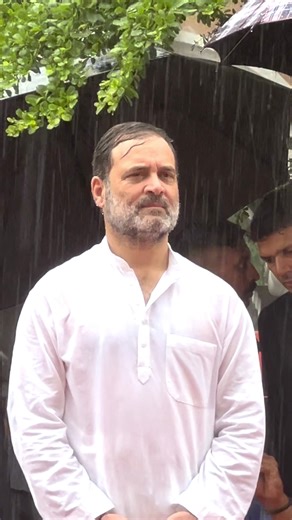 Happy Independence Day to all my beloved brothers and sisters. Bharat Mata Ki Jai ✊🇮🇳 Jai Hind, Jai Samvidhan! | Rahul Gandhi