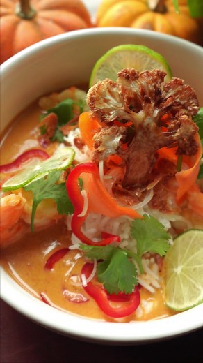 Levi eats shrimp coconut curry with basmati rice, sweet peppers, and cauliflower! #shrimp #coconutcurry #cooking #toddlereats