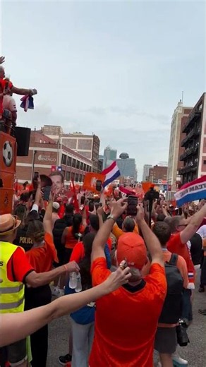 Dutch fans stole our hearts 🧡 with their already famous LEFT-RIGHT dance. Kansas City World Cup 2026