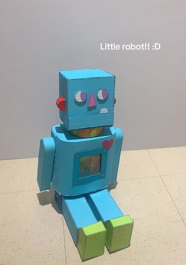 Cardboard Robot Sculpture: Creative DIY Ideas