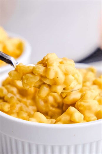 2.4M views · 28K reactions | Skip the box and make the good stuff! This Mac and Cheese is easy to make on the stovetop and it's ready in just 15 minutes. https://thestayathomechef.com/stovetop-mac-and-cheese/ | The Stay At Home Chef | Facebook