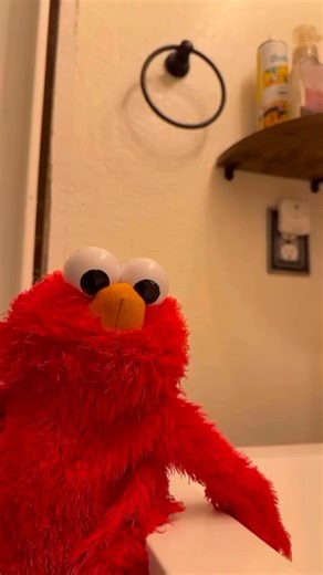 20K views · 559 reactions | Hey friends, Elmo here to tell you that you’ve got this! Keep smiling, keep shining, and keep winning! ✨ Remember, every little step counts. Let’s go crush those goals together! -  #ElmoSaysYouGotThis #WinningEveryDay #SmileAndShine #MotivationMonday #GoalsOnFleek #elmo #elmomemes #funny - - - - - Cr @logeypump23 | Britmanspeaks | Facebook