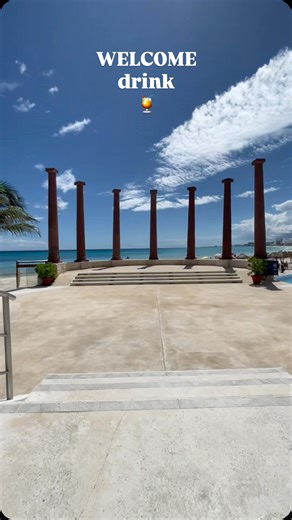 🎥✨ Bienvenidos a Krystal Cancún✨🍹 Tu estancia comienza con nuestra bebida de bienvenida, porque no solo llegas a un hotel… llegas a casa. #krystalcancun #cancún #caribemexicano | Krystal Cancún