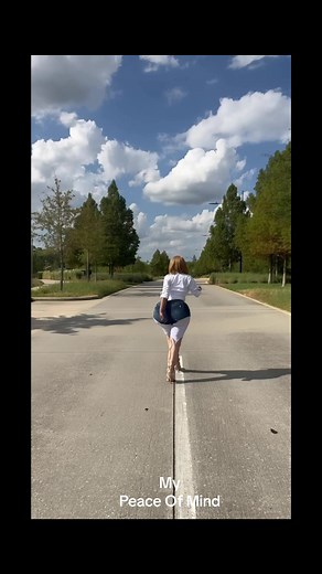 “My Peace Of Mind Is My High”💙 this location was so beautiful and peaceful i love nature the beauty of the grass & trees I really enjoyed this shoot 🥰😁 follow & subscribe to my social communities 🥰🥰😘 #pebbelzdamodel_legend #pebbelzdamodel #walkawayslay #walkawayspebbelzdamodel