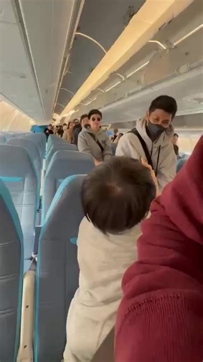Flight Attendant Ka Ba Ravrav?