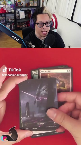 With Edge of Eternities out for a hot minute, do we want to go back to space? The idea of Slivers being these Xenomorphs makes me want so many more alien life forms to appear! Big shout out to the homies at @svcardart for helping make these box openings happen! #mtgtiktok #mtgcommander #mtgcommunity #mtg #magicthegathering