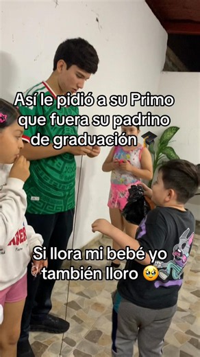 UN PADRINO NO SE ENCUENTRA, SE ELIGE CON EL CORAZÓN! ❤️ Gracias por aceptar mi Cris 🫶🏻✨❤️ a mi bebé le ganó el sentimiento 🥹 es súper sensible y quiere mucho a su Primo, ahora su padrino ❤️ #gracias #padrino #graduacion #2026 #preescolar