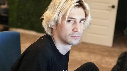 xQc reveals his phone was illegally wiretapped by “malicious person”