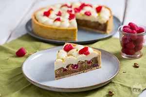 Crostata al pistacchio con namelaka allo yogurt
