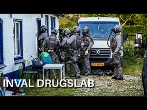 Arrestatieteam (DSI) doet inval in drugslab