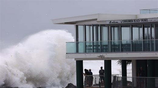 Cyclone Alfred: BOM watching system's 'erratic movement' closely as landfall time shifts — as it happened