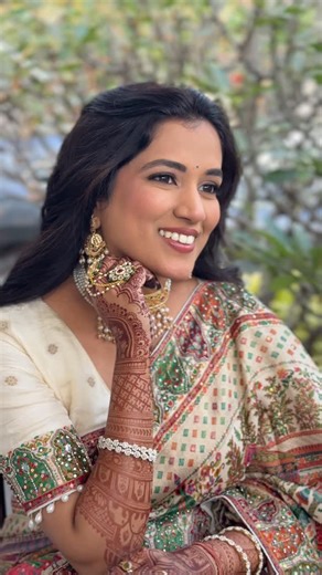 Rutuja Nahata | Celebrity & Bridal Makeup Artist | Hair Expert | Soft eyes, radiant skin, and a bride who shines from within ✨ Loved creating this serene bridal look for Manuja 🌸 | Instagram