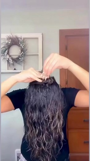 Doing Sophie Marie’s #flipsectionmethod I started off with my stylers already applied and my hair soaking wet. Then I diffused, root clipped, and scrunched out the crunch. #curlygirl #hairtransformation #hairtutorial #hairtips #hairvolume #hairroutine #wavyhair #haircaretips #curlyhair | Nikki_With_The_Good_Curls