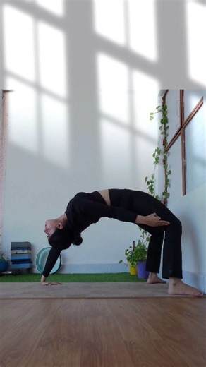 Dr. Neha Pandey 🕉 Yoga Therapist🧘‍♀️ | Deep stretches, deep focus. Building strength that shows on the mat and off. Unlocking my inner power. 🔓 #yoga #yogalove #yogalife... | Instagram