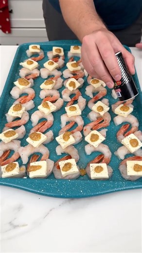 Easy Game Day Appetizer! Danny N shows us how to make an easy appetizer using, raw shrimp, butter, minced garlic, salt, pepper, lemon slices and thyme leaves. 🎬 This video was produced by Network Media and Danny N’s Kitchen | Flavor Blender