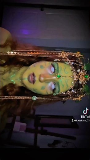 Halloween makeup ideas | Alien princess makeup 💚 #love #makeupartist #alien #green #halloween