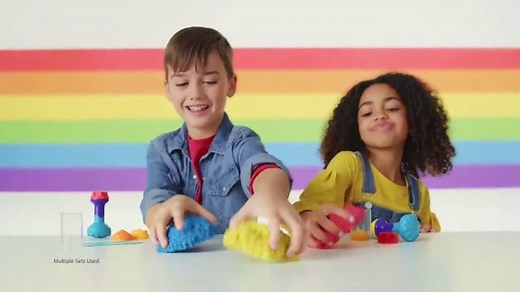 Kinetic Sand Rainbow Mix Set TV Spot, 'Rainbow Surprises'