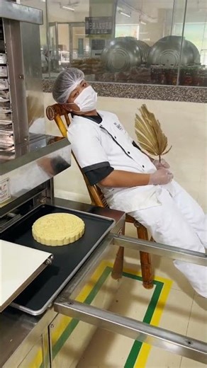 Flour Cloud Serenity: Morning Zen on the Mooncake Line #baking #chineseburger#mooncake