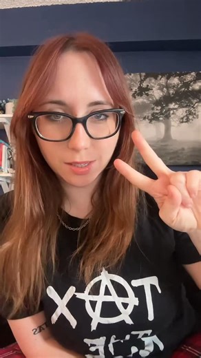 Stephanie van Rijn on Instagram: "Combien de temps on survit dans l’apocalypse de zombies avec ces politiciens là? Partie 2 #quebec #humour #montreal #actrice #politicien"