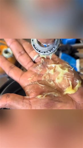 Método de la vieja escuela para engrasar baleros | Auto Aprende