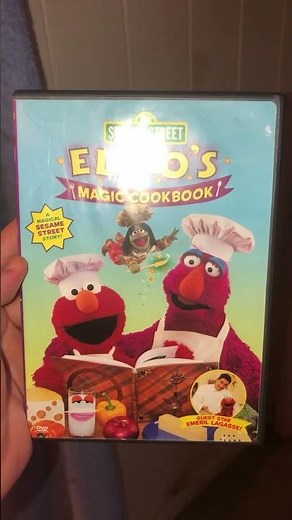 2001 DVD Elmo’s Magic Cookbook 🍩🍕