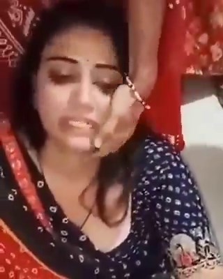 🚨 PRIYANKA PUROHIT : "Robbers entered my house, tied us up, killed my husband, and escaped with valuables"MP Police searched her house to verify the theft.They found that the items she claimed were stolen were actually hidden in her own room 🤯Further investigation revealed she had planned the murder with her lover and paid ₹1 lakh to a contract killer 😳Shocking acting!