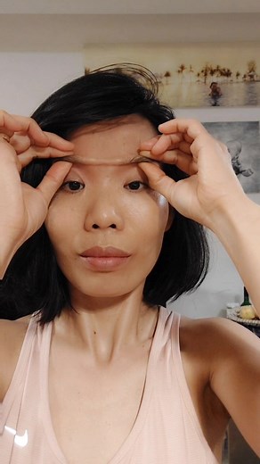 Eyebrows lifting, reduce forehead wrinkles and frown lines aka 11 lines with simple massage with hands or gua sha. Work out your face muscles just like you do with your body. There are 42 individual muscles on your face underneath your skin. By carrying out regular facial exercises, you can activate all your face muscles individually. It is worth learning how to activate all your face muscles individually with face yoga. Face yoga enables your skin to get a fresh dose of oxygen. It improves its