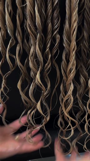 PRO HAIR HACKS, TIPS & TUTORIALS on Instagram: "Have you ever seen hair THIS long? Watch me diffuse my clients natural curls to bring out that soft, effortless texture without heat damage. Perfect if you’re trying to embrace your natural waves and add volume without frizz. Fall in love with your natural curls again. Save this video for inspo and follow for more pro hair tips. Comment if you want a full tutorial on the products I used and the finished look. @bellissima.uk @denmanbrush @denmanpro