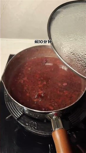 How to Make Homemade Raspberry Jam in 5 Easy Steps!