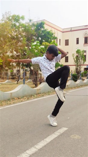 Singareniundhi❤️ #dance #trending #ytshorts #viralshort #love #ramcharan #racha @Dancer.pradeep1