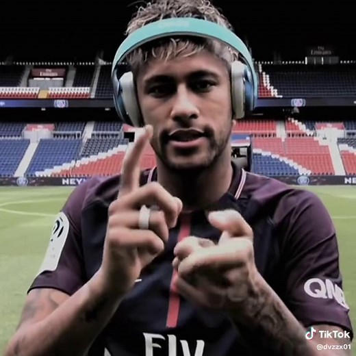 Neymar Jr Dancing to One Dance by Drake