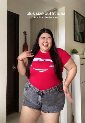 Stylish Plus Size Denim Shorts and Cute Shirt Outfit