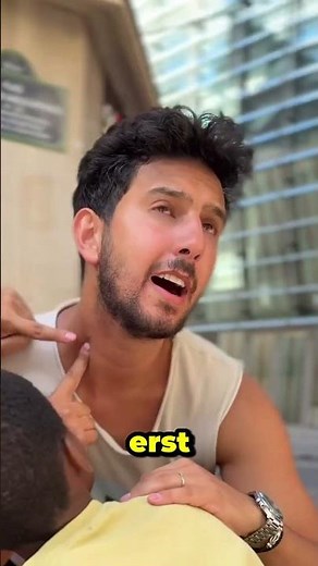 How does he do that? 👁