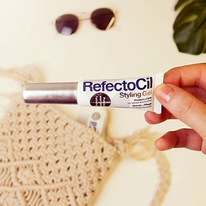 2.6K views | Schützt eure gefärbten Brauen und Wimpern im Urlaub mit dem RefectoCil Styling Gel!  bit.ly/StylinggelAT | RefectoCil | Facebook