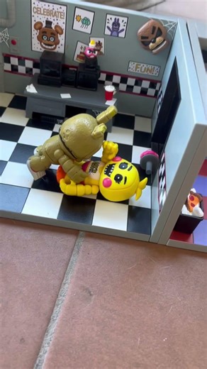 Spring trap vs toy Chica #fivenightsatfreddys #fnaf