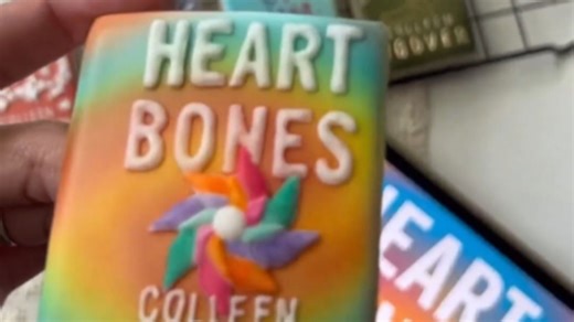 Baker makes Colleen Hoover book cookies to delight her fans *COHO book cookies*