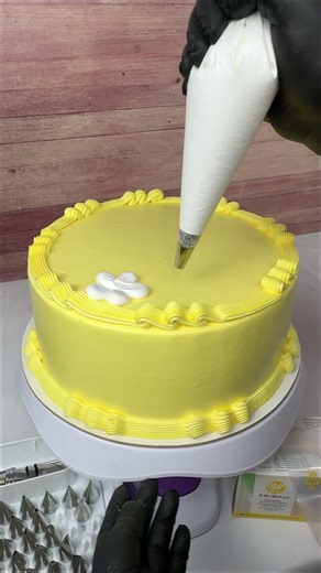 ☀️ Amazing Yellow Buttercream Cake with Daisy Flowers — Easy Cake Decorating