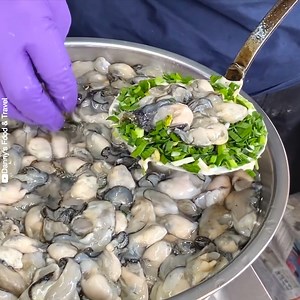 27M views · 84K reactions | He fries the oysters so skillfully! Credit: Danny's Food & Travel youtube.com/channel/UC5TdKJMe6mPkCQgGNt1VUFw | Taste Life | Facebook