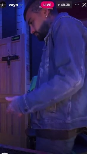 ‎Zaynupdates|| عرب زين 𓊍‎ on Instagram‎: ".. فتح زين بث علي انستجرام واسمعنا مقطع صغير من اغنيته القادمة!😭😭😭😭❤️‍🔥 - Zayn was live on IG and shared a snippet of his upcoming song!!😭😭😭😭😭❤️‍🔥 … ‎لا تنسوا متابعة حسابنا الاحتياطي: ‪‪@arab.zayn2‬‬ ‎‏‎• [ #زين_مالك | #عرب_زين ]• [ #zaynmalik | #arabzayn ]•⁩⁩"‎