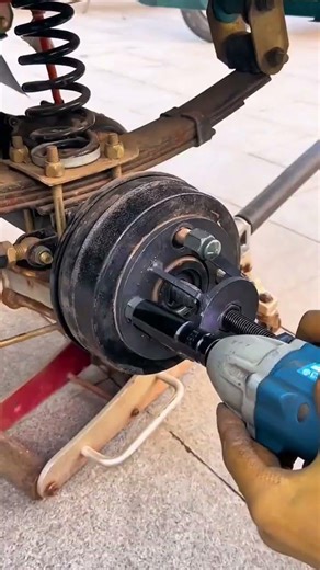 Easy Way to Remove Wheel Hubs Using a Practical Hub Puller