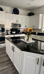 Wikte & Black kitchen design 😍 #kitchendesign #kitchendecor #kitchen | Kitchen Designs