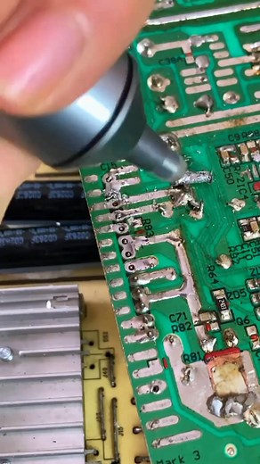 1.8K views | soldering wick uses techniques. #solderingwick #satisfying | Fix Hub | Facebook