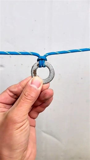 A Clever Way to Hang Multiple Wire Hangers Securely on a Single Clothesline #shorts