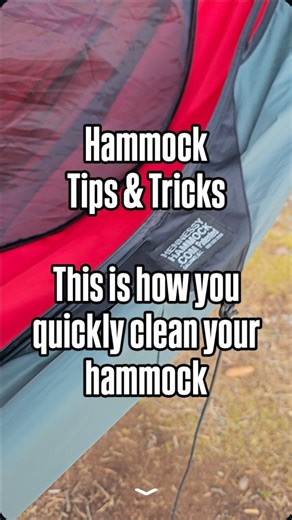 Hammock Tips & Tricks: This is how you quickly clean your hammock. Sometimes the simplest things are the most effective. Make sure you've loosened the tie-outs on your Hennessy Hammock and unzipped the bug net. Then, grab the bottom of your hammock and flap the bottom of your hammock. This way you can easily remove any debris (leaves, pine needles, etc.). Next, you can put the hammock in the SnakeSkins. Now your hammock is always ready to go for your next overnight stay. Now you know.😉👌 #dutch