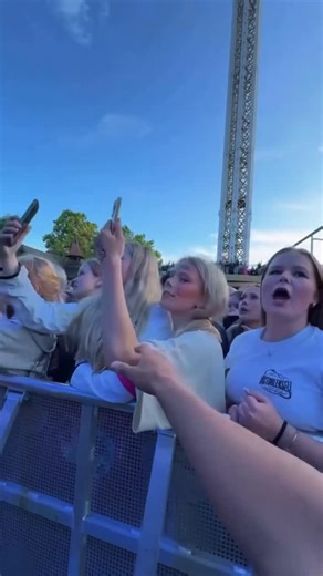 Rbi Intal | Cycling But Not Serious on Instagram: "Just in time for the Holidays 🎅 Just dont give your phone to strangers"