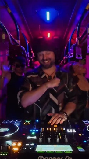 Techno Bus with Sam Ritter #technodance #electronicmusic #techno #musicatechno #dj #ravinglifestyle